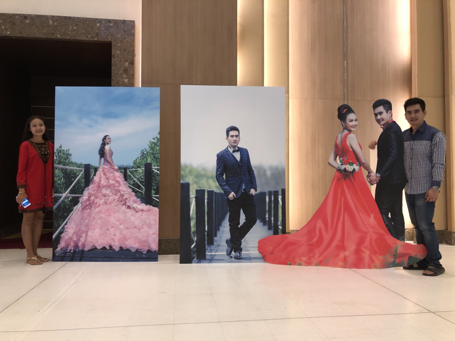 สแตนดี้บ่าวสาว (Standy , Standee) สแตนดี้บ่าวสาว (Standy , Standee)